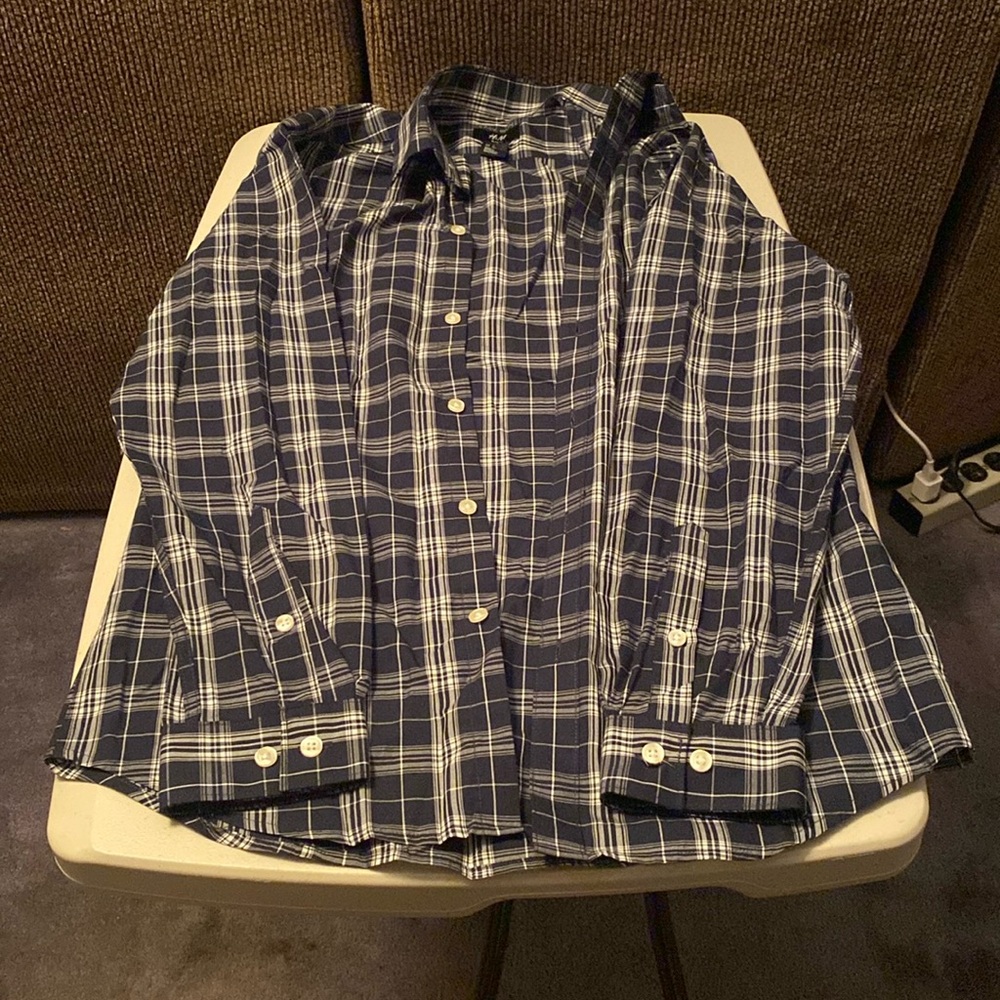 H&M button down dress shirt. Color: Dark Navy/White Size: S